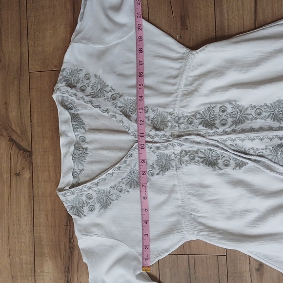 Women's White Boho Embroidered High Low Dress. Size M - Picture 16 of 17